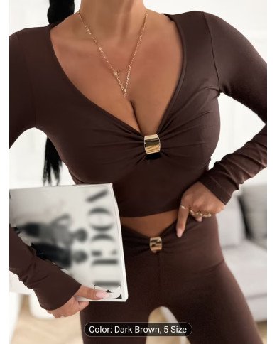 A Stylish And Elegant Women'S T-Shirt with a Fitted Design,