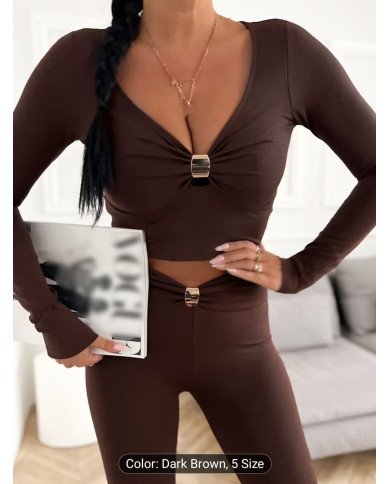 A Stylish And Elegant Women'S T-Shirt with a Fitted Design,