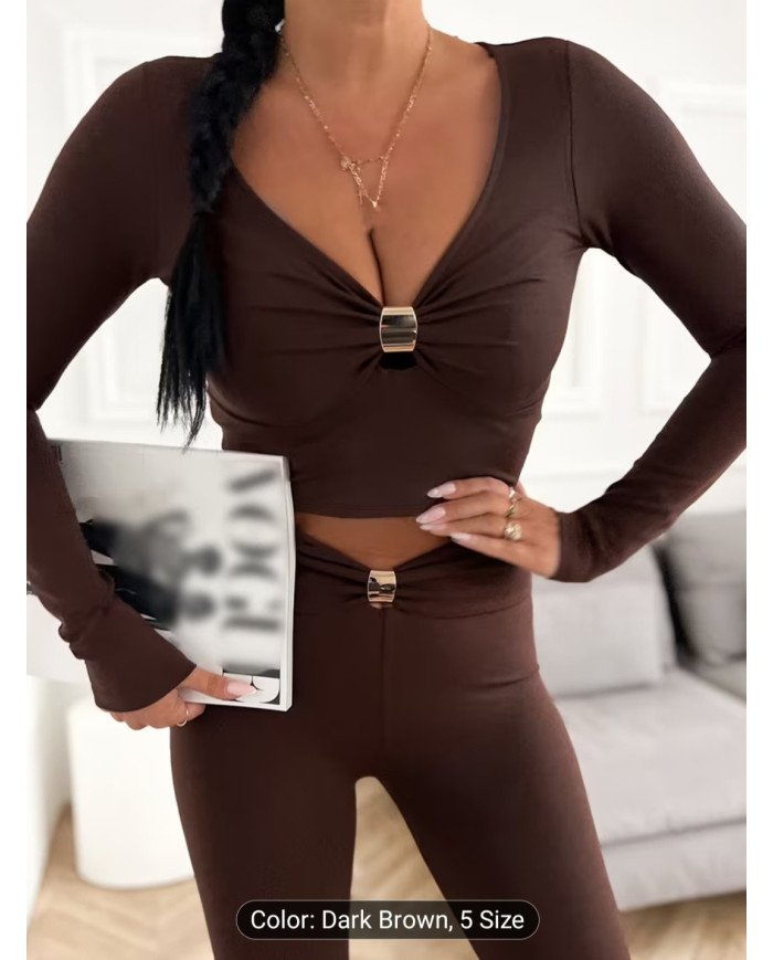 A Stylish And Elegant Women'S T-Shirt with a Fitted Design,